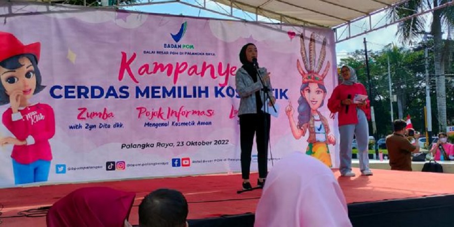 Ketua TP-PKK Kota Palangka Raya, Avina Fairid Naparin mengajak warga di Kota Cantik Palangka Raya agar bijak memilih dan menggunakan kosmetik yang aman.