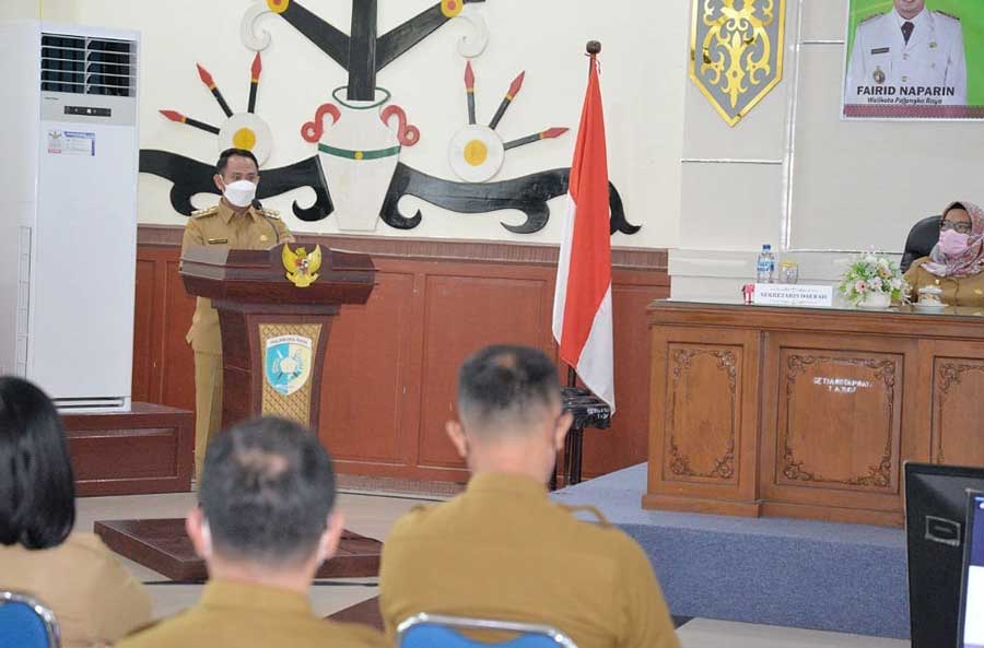 Walikota Palangka Raya, Fairid Naparin mengikuti Halal Bihalal di hari pertama masuk kerja usai libur lebaran 1443 H, bertempat di ruang pertemuan