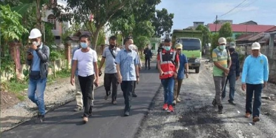 Wali Kota Palangka Raya, Fairid Naparin memastikan proyek pengerjaan infrastruktur tahun 2022 pada sejumlah lokasi yang sedang digencarkan