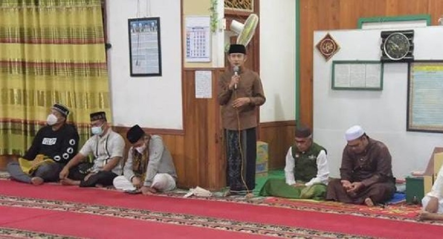 Wali Kota Palangka Raya, Fairid Naparin beserta rombongannya melaksanakan Safari Subuh ke Masjid Al-Muttagin Jalan Flamboyan Bawah, Senin (11/4/2022).