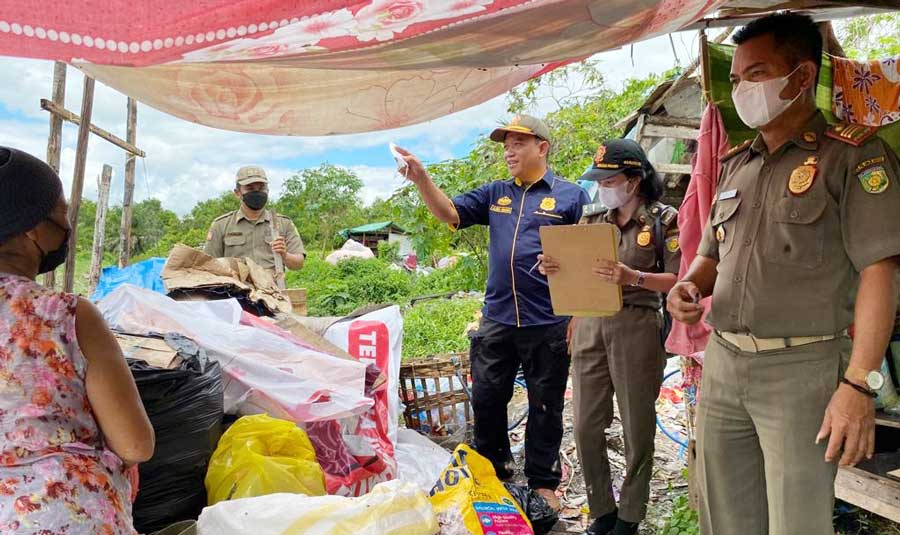 Beberapa waktu yang lalu Satpol PP Kota Palangka Raya telah menggelar kegiatan pengawasan dan penindakan terhadap pelanggaran pengelolaan sampah