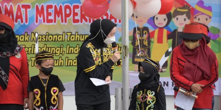 Adapun kegiatan senam yang dihadiri oleh Bunda Paud Kota Palangka Raya, Avina Fairid Naparin tersebut terlihat sangat antusias diikuti oleh anak-anak