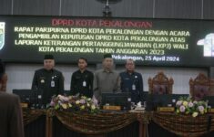 Rapat paripurna pengambilan keputusan DPRD Kota Pekalongan atas LKPJ Wali Kota Pekalongan Tahun Anggaran 2023 di Ruang Paripurna.