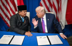 Presiden Prabowo Subianto dan Presiden AS Donald Trump tanda tangani kesepakatan tarif dagang. Dok: Eranasional/HO Instagram @sekretariat.kabinet