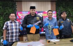Kapolres Gowa, AKBP Muhammad Aldy Sulaiman saat menggelar konferensi pers di Mapolres Gowa. (Foto: Polres Gowa)